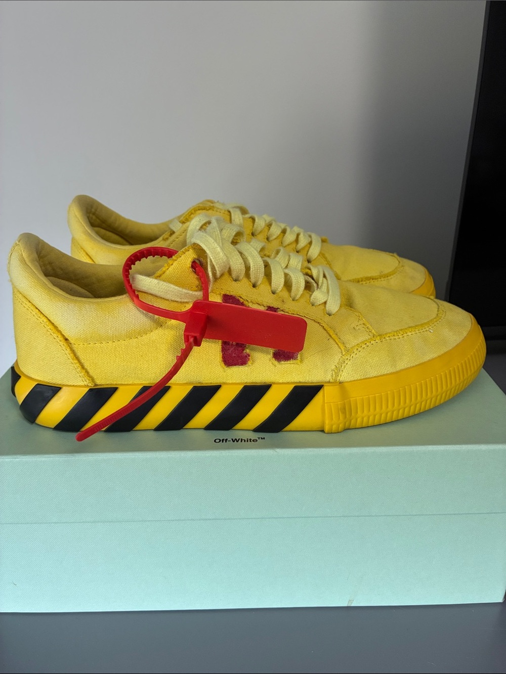 Off-White Low Vulcanized Yellow Red Sneakers